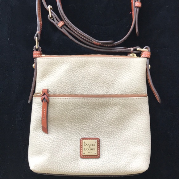 Dooney & Bourke Handbags - Dooney & Bourke crossbody handbag Cream